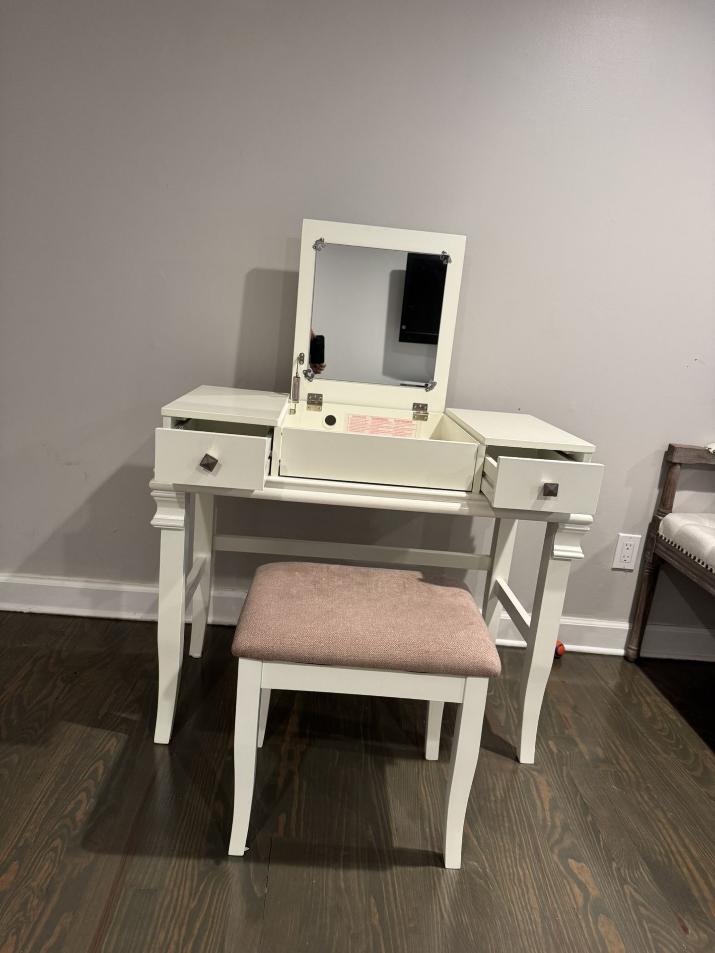 Vanity Desk With Mirror And Stool