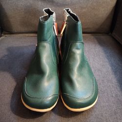 ***WOMEN’S GREEN RUBBER ANKLE BOOTS***