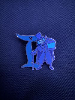 Hidden Mickey Disneyland Hatbox D pin