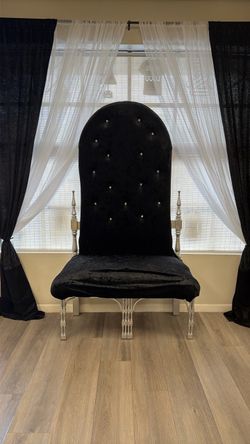 Large chair prop