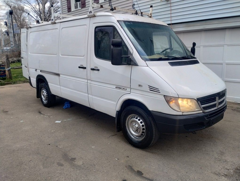 2005 Dodge Sprinter 2500 2.7 Turbo Mercedes Diesel Engine 141,000 Miles