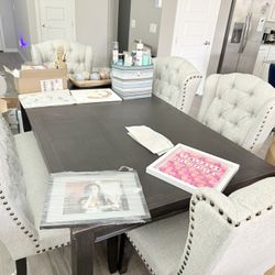 Dining Room Table And Chairs 