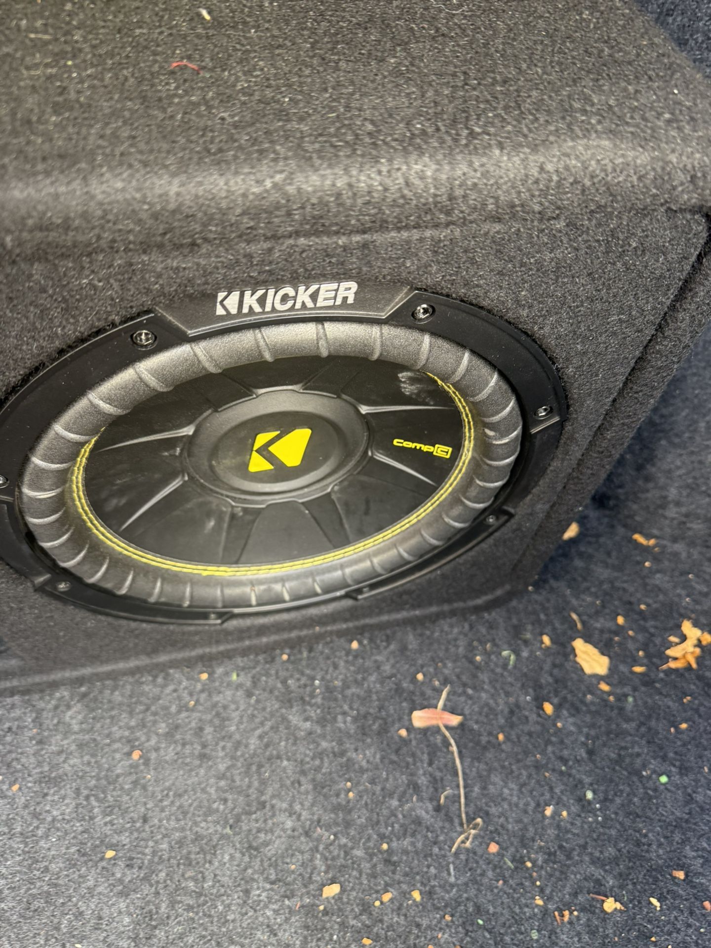 2 10 inch subwoofer kicker speaker and amplifier both brand new