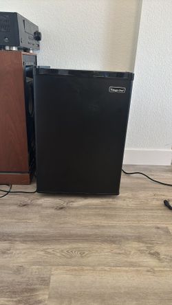 Magic Chef Mini Refrigerator 