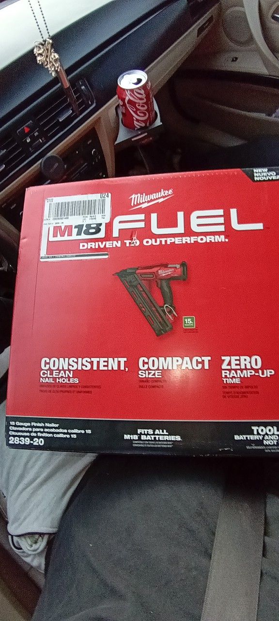 Milwaukee 15 Gauge Finish Nailer