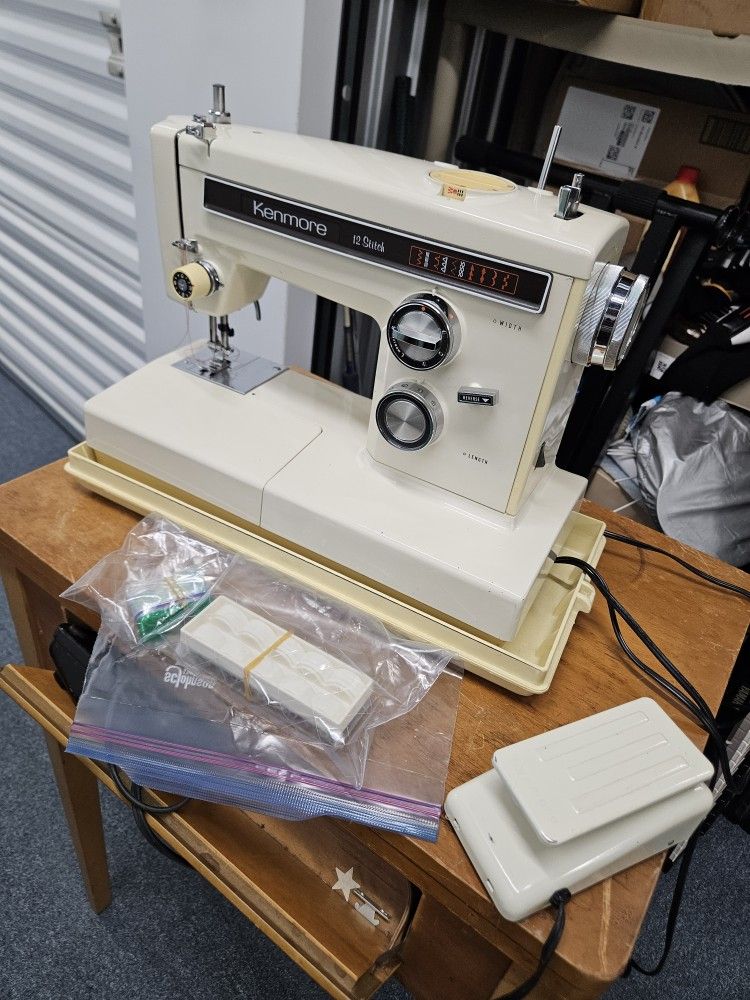 Vintage kenmore Sewing Machine..10 stich model 158 13521