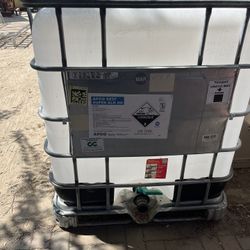 Water tote 275 gallons