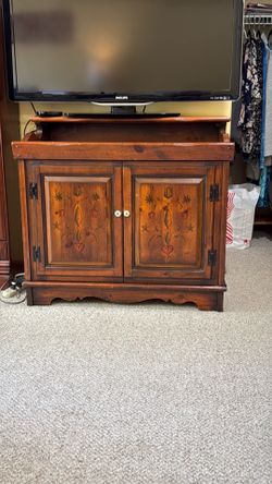 Tv console cabinet
