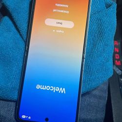 Samsung Galaxy Z Flip 6 – 256GB (Unlocked) - Like New