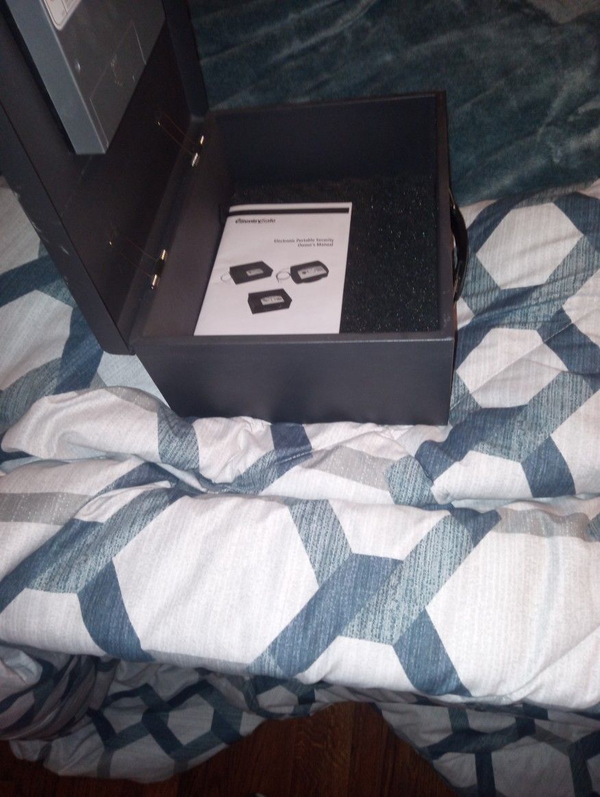 Sentrysafe Portable Safe