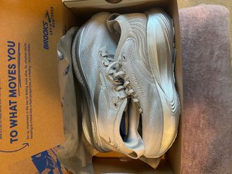 New! Brooks Adrenaline GTS 25 size 10.5