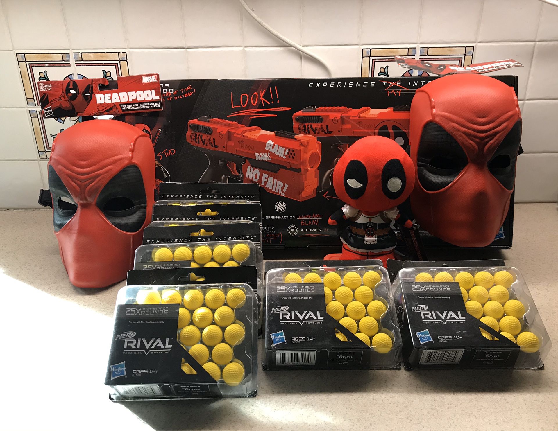 Deadpool Special Edition Nerf Blasters 150 rounds +more NEW