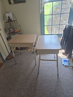 2 student desks