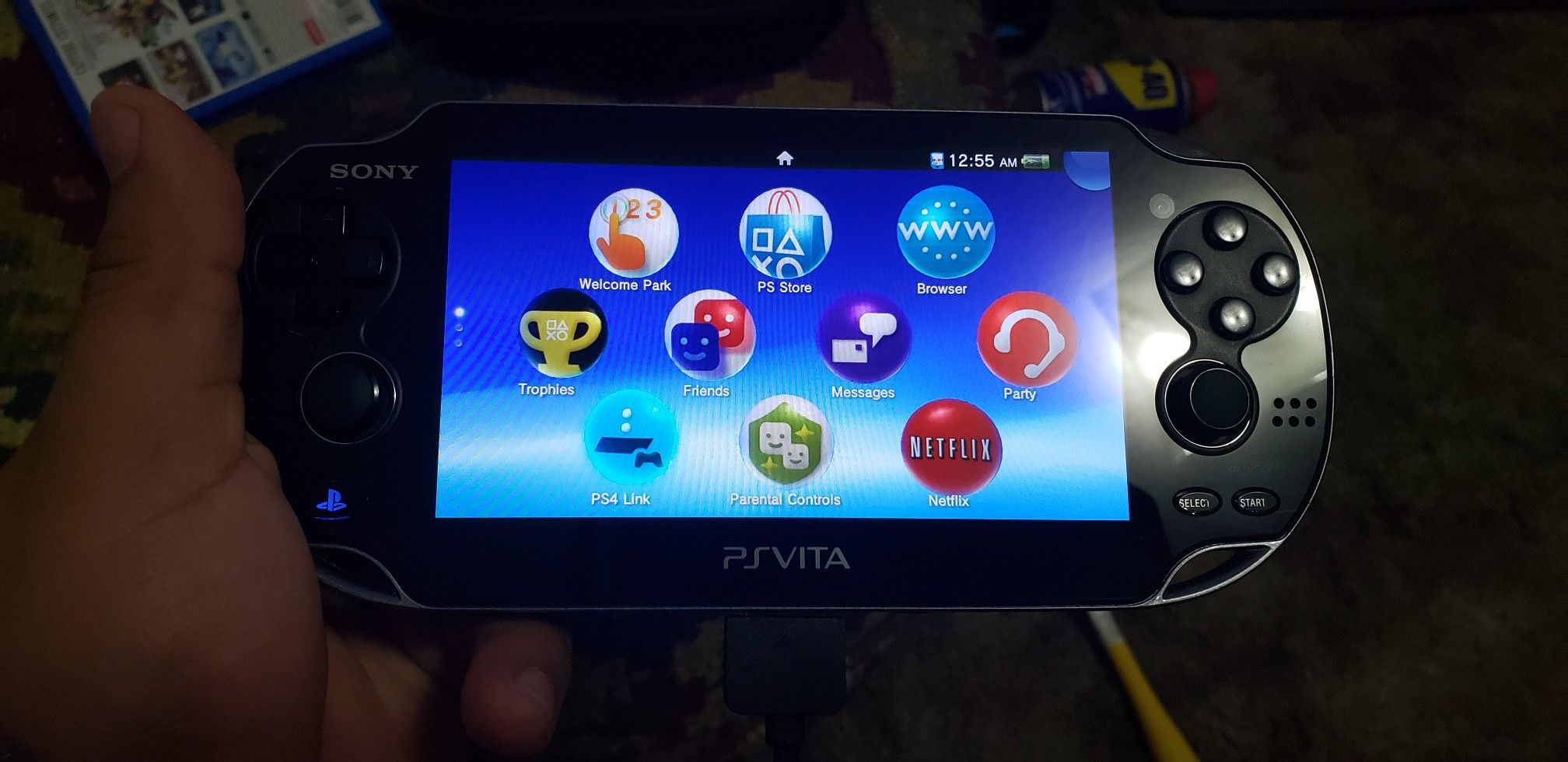 PS VITA PCH-1001 INCLUDES 32GB and 4GB MEMORY CARDS AND GAMES