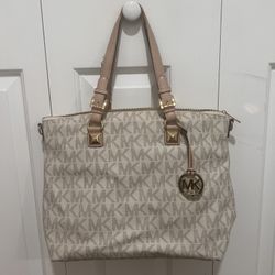 Micheael Kors. Purse. 👜 