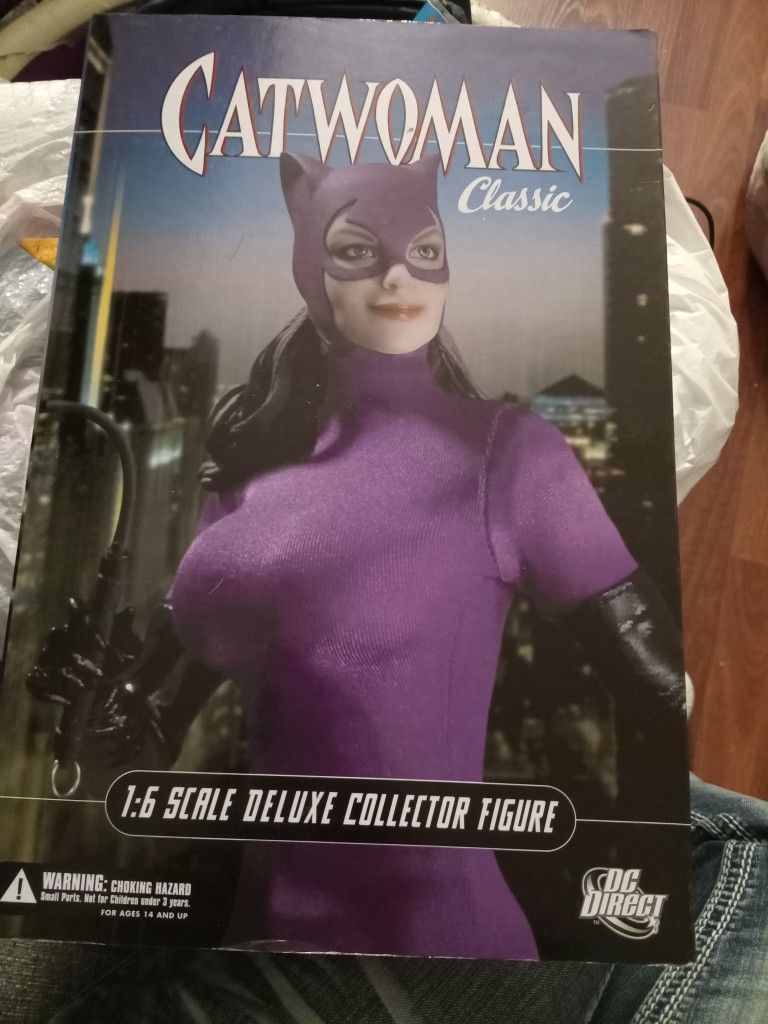 DC DIRECT CATWOMAN SCALE DELUXE COLLECTOR FIGURE