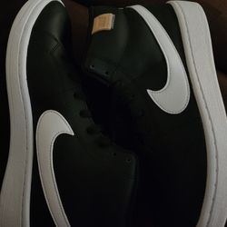 Nike Court Royal