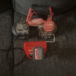 Milwaukee M12 Band Saw Combo