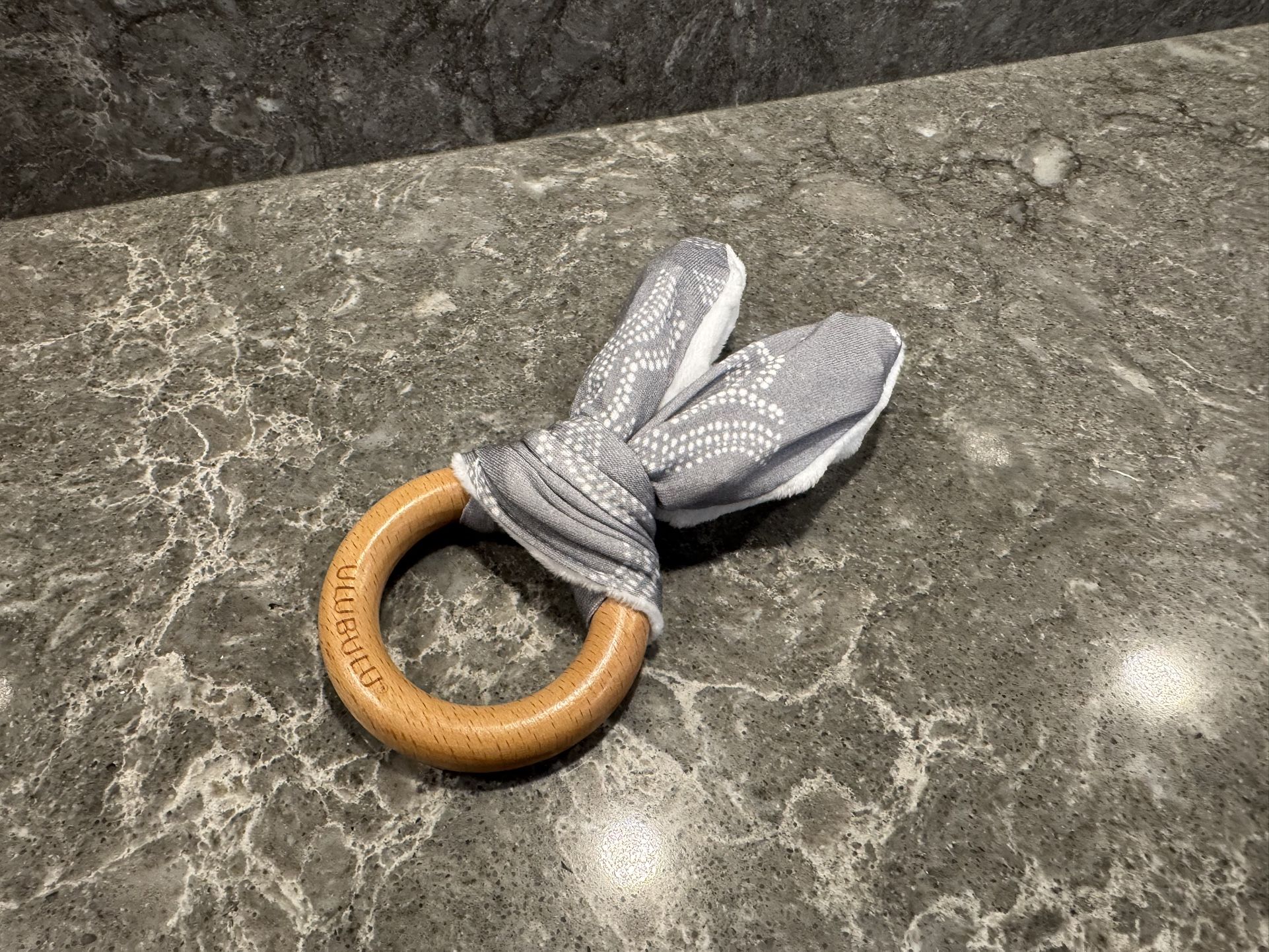 Ulubulu Wooden Teether + Crinkle Fabric Sensory Toy (New) Gray
