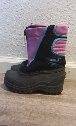 NEW SNOW BOOTS 