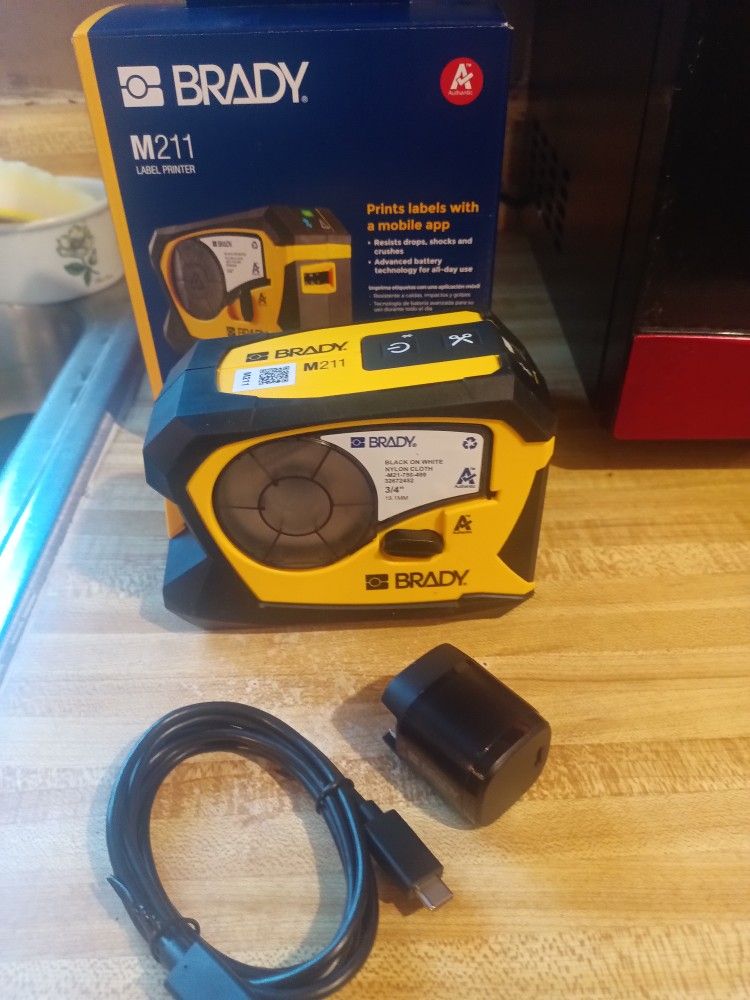 Brady M211 Bluetooth Label Maker / Printer (Tool Only )