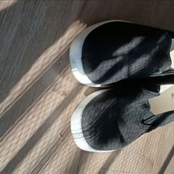 Pia prisoner shoes