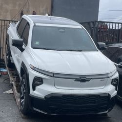 2025 Chevrolet Silverado RST parts Headlights , hood, engine ,trans, seats doors etc 