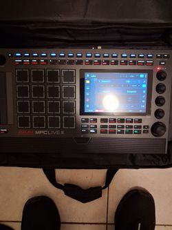 Mpc Live III, Like New! 8 Gigs Ram, 1Tb SSD ,Built In Mic & Speakers, Loaded, Carrying Case INCLUDED! Hurry Won't  Last Long.