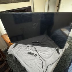 42" Insignia TV