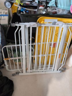 Regalo toddler infant baby gate