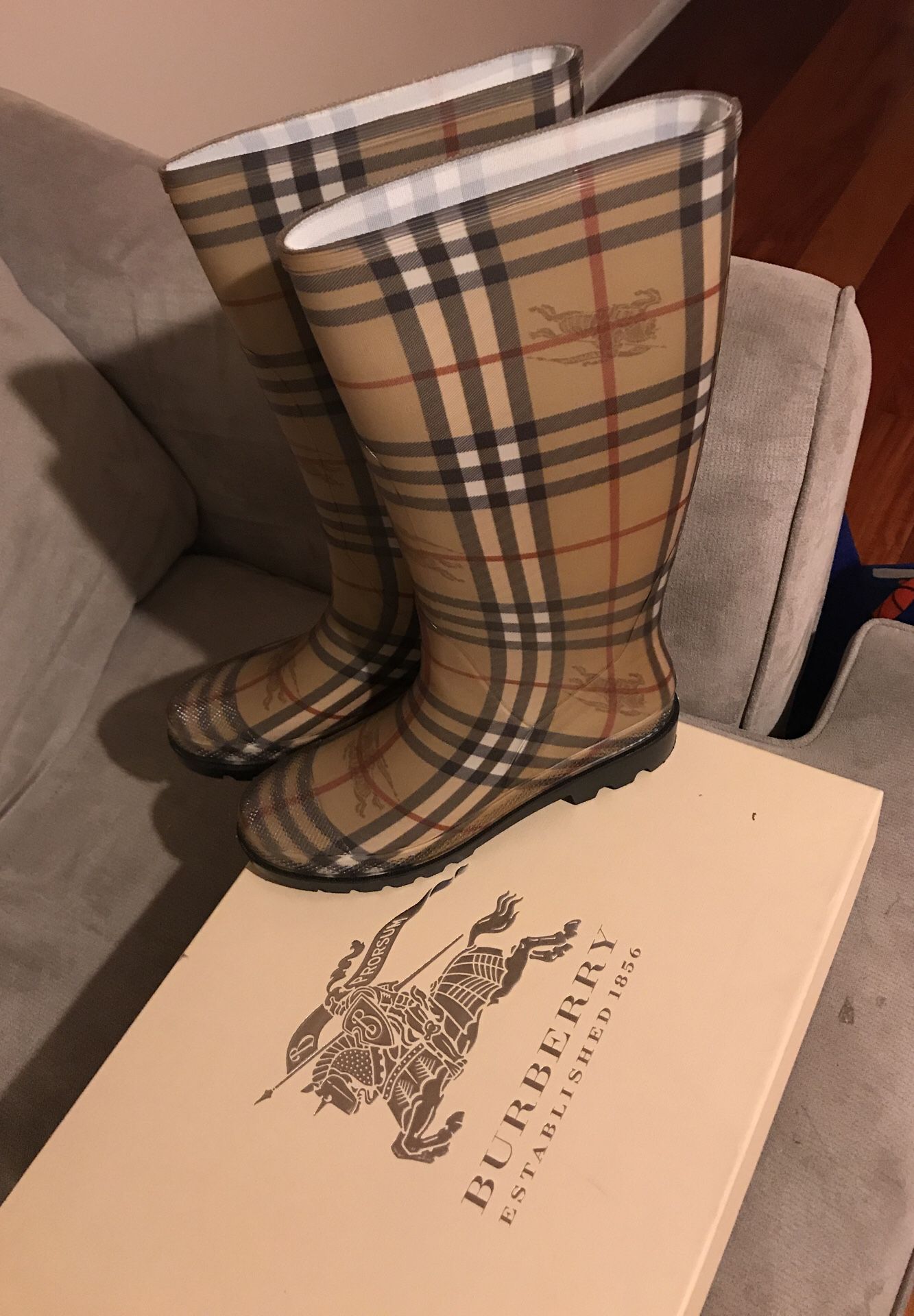 Burberry rain boots Size 9