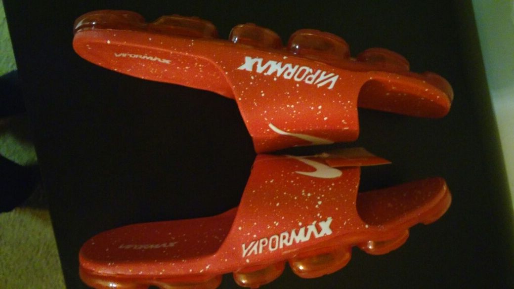 NIKE VAPORMAX SLIDES