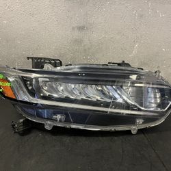 2018-2019-2020 HONDA ACCORD RIGHT HEADLIGHT OEM USED