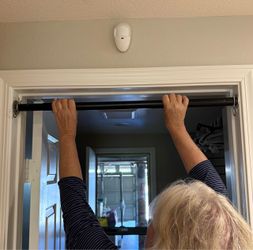 Free Chin Up Bar (Carmel Valley)