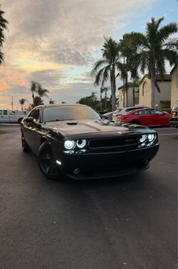 Dodge challenger srt8