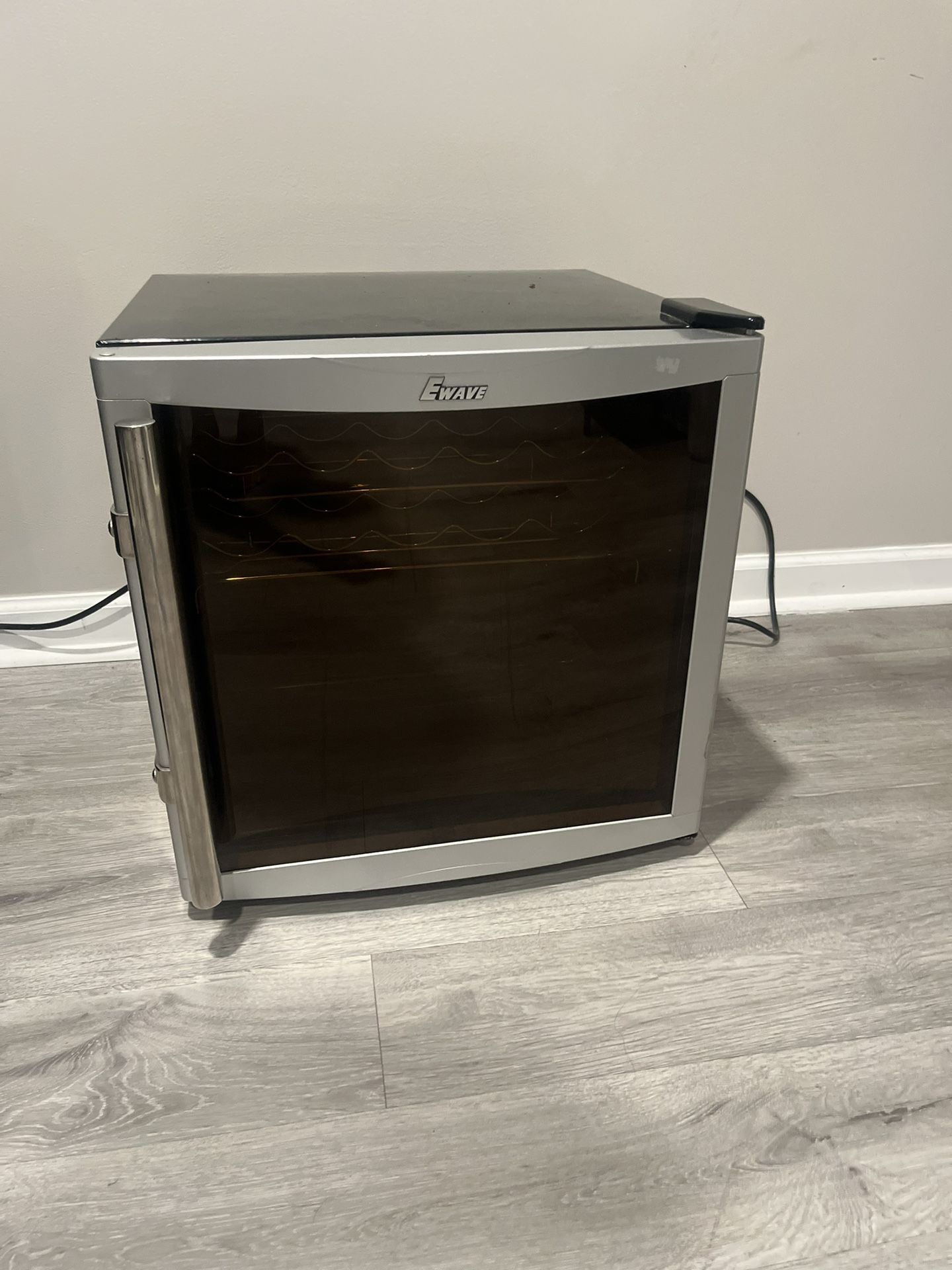 EWAVE 16 bottle Wine cooler /MINI FRIDGE