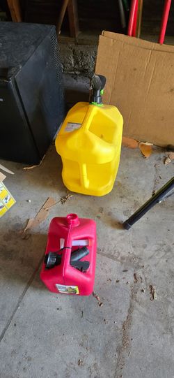 Plastic Gas Cans Set of Two