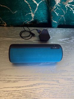 SEMI NUEVA BOCINA BLUETOOTH MARCA EU