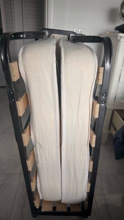 Folding Twin Guest Bed with Mattress – Excellent Condition