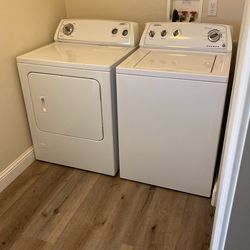 Washer And Dryer like new, gas dryer