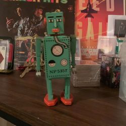 Vintage Toy Wind Up Robot 