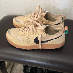 Nike City Men’s 9.5 size