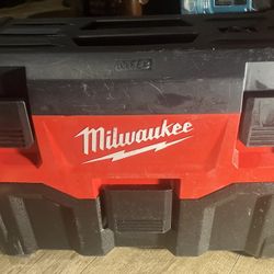 Milwaukee M18 Fuel Packout 18-volt Lithium-ion Cordless 2.5 Gal. Wet/dry Vacuum (vacuum-only)