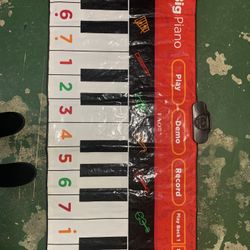 FAO Schwarz Big Piano 70” Used like New