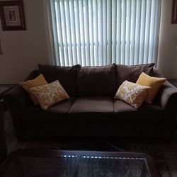 Living Room Set Excellent Condition 