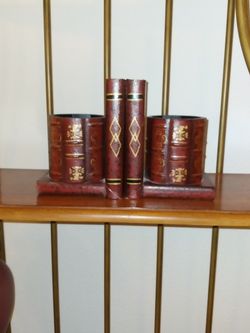Arts Book Ends
