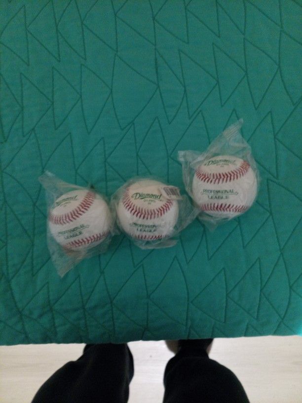 Three Diamond D-1 Pro Baseballs