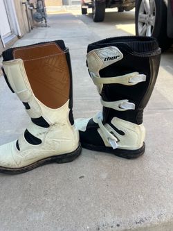 Dirt bike boots