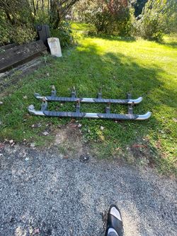 General Motors (GM) OEM Driver Side Assist Step / Running Board (Part # (contact info removed)7).