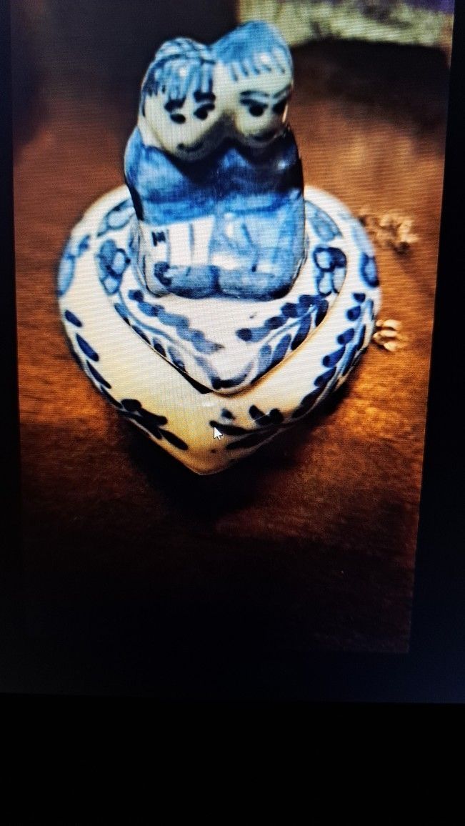 Vintage Delft Boy And Girl Couple Trinket Box
